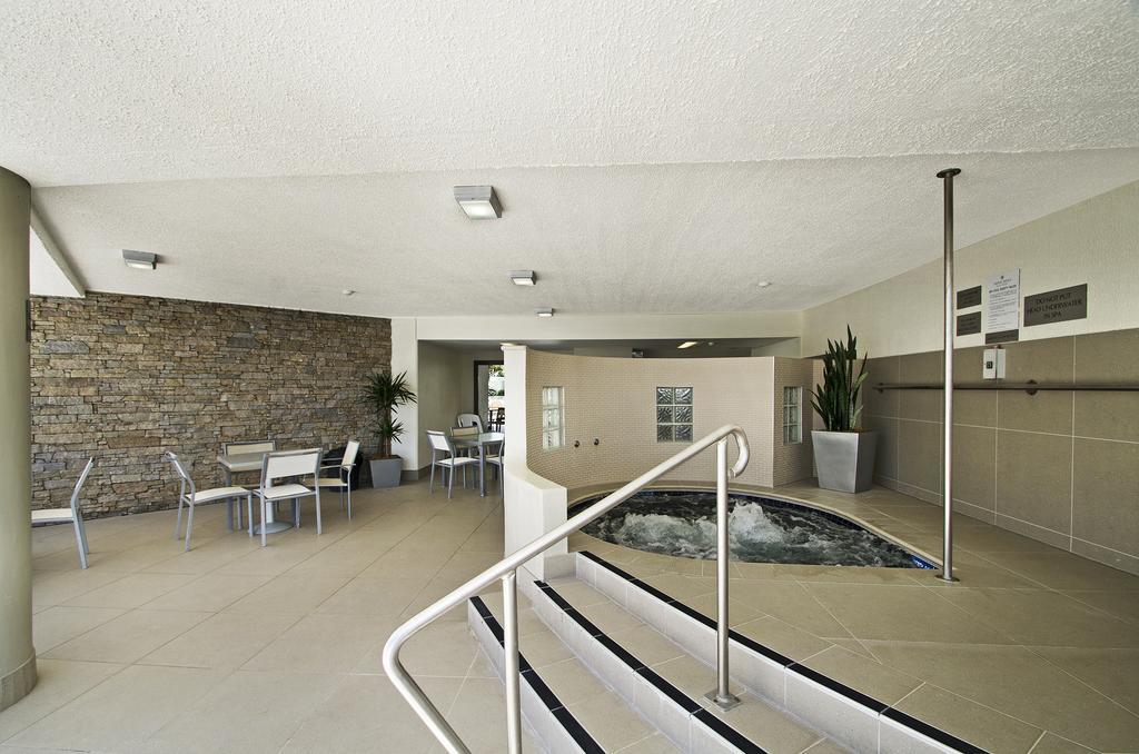 Chateau Royale Beach Resort Maroochydore Sunshine Coast Экстерьер фото